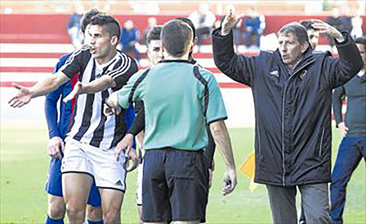 Néstor (esquerra) i Moya (dreta) a Alzira durant l'etapa orelluda de tots dos | La otra foto